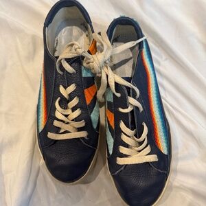 Soludos “CHILL OUT” Rainbow Wave Sunshine Leather Sneakers – Blue – Size 9.5